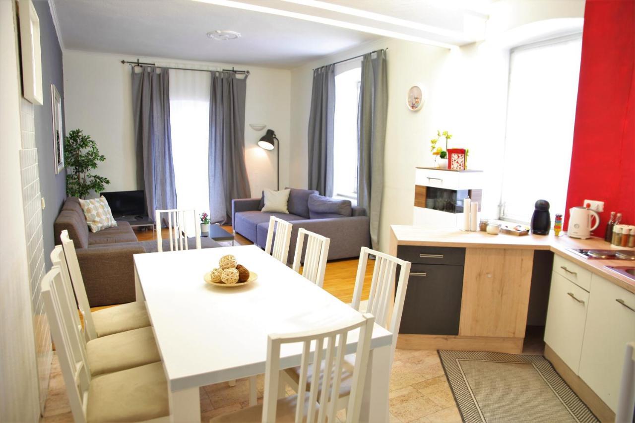 Spacious Apartment In The Heart Of Инсбрук Екстериор снимка