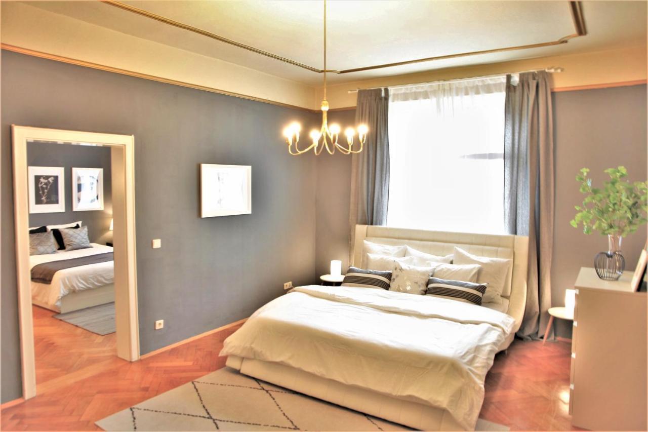 Spacious Apartment In The Heart Of Инсбрук Екстериор снимка