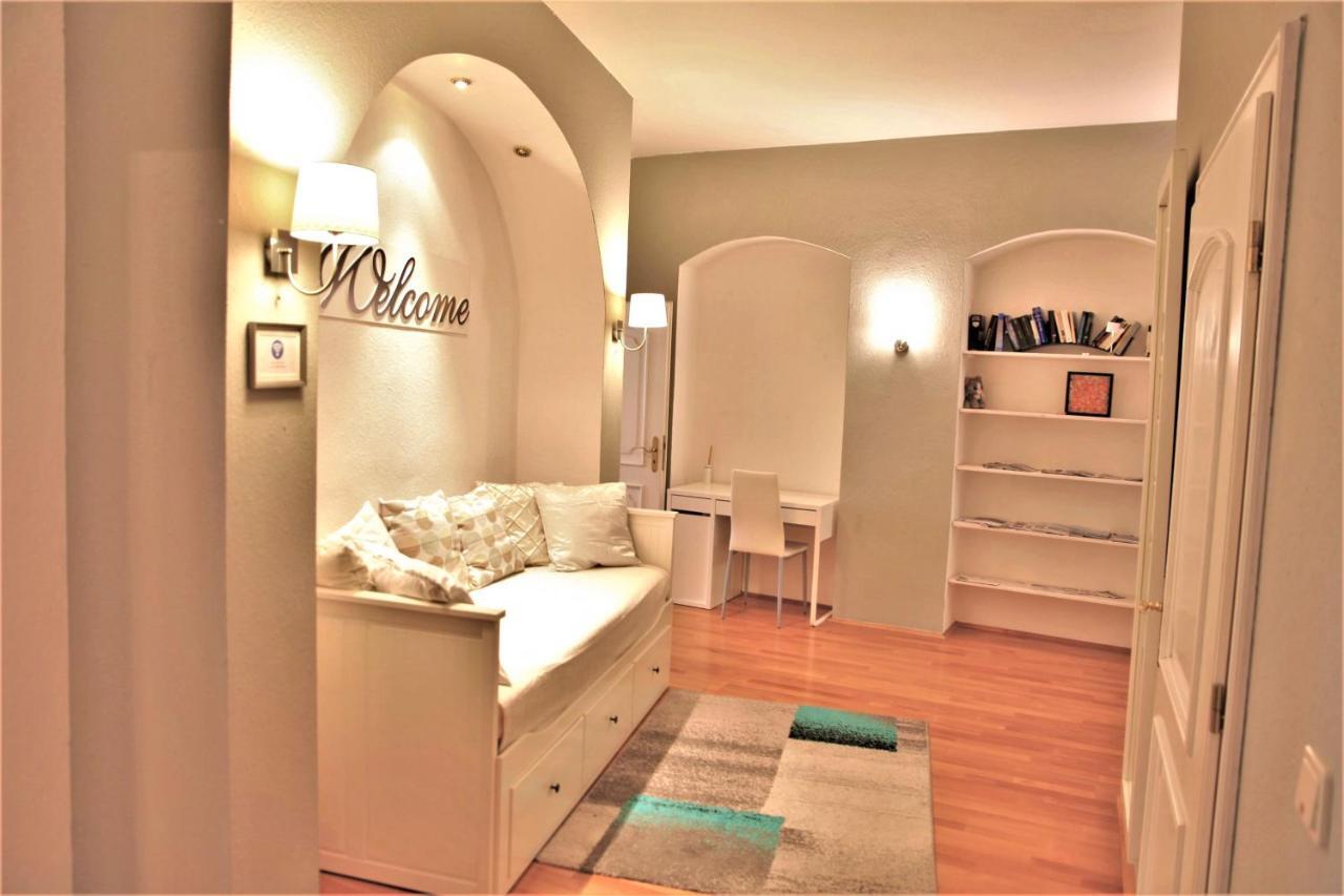 Spacious Apartment In The Heart Of Инсбрук Екстериор снимка